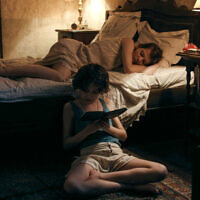 Une scène du film "La Chambre de Mariana", une adaptation du roman d'Aharon Appelfeld par Emmanuel Finkiel. (Crédit : Cinéfrance/Autorisation)
