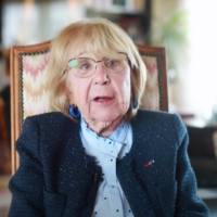Arlette Testyler-Reimann, rescapée de la Shoah et présidente de l'Union des déportés d'Auschwitz, dans une vidéo datant du 3 décembre 2023. (Crédit : Capture d'écran/Youtube Léa Bordier ; utilisée conformément à l'article 27a de la loi sur le droit d'auteur)