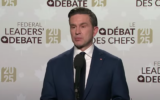 Pierre Poilievre, chef du Parti conservateur du Canada (PCC), répond aux questions des journalistes à l'issue d'un débat entre les chefs de partis dans le cadre des élections fédérales de 2025, à la Maison de Radio-Canada, à Montréal, au Canada, le 16 avril 2025. (Capture d'écran Youtube / Radio-Canada Info / utilisée conformément à l'article 27a de la loi sur le droit d'auteur)