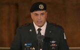 Le chef d’état-major de Tsahal, le général Eyal Zamir, assiste à une cérémonie organisée à l’occasion du Yom Hazikaron en hommage aux soldats israéliens tombés au combat et aux victimes du terrorisme, au mur Occidental dans la Vieille Ville de Jérusalem, le 29 avril 2025. (Crédit : Capture d'écran)