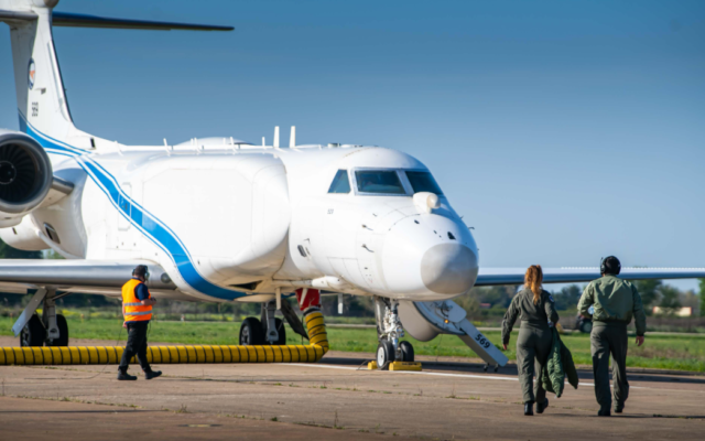 Un avion espion Gulfstream G550 de l'armée de l'air israélienne est aperçu en Grèce lors de l'exercice Iniochos, sur une photo publiée le 11 avril 2025. (Crédit : Armée israélienne) Un avion espion Gulfstream G550 de l'armée de l'air israélienne est aperçu en Grèce lors de l'exercice Iniochos, sur une photo publiée le 11 avril 2025. (Crédit : Armée israélienne)