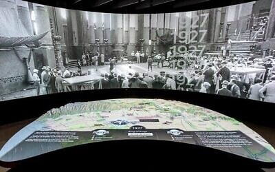 Vue non datée d'une carte exposée dans le cadre de l'exposition « Hollywoodland » à l'Academy Museum de Los Angeles, en Californie. (Josh White, JWPictures/Fondation du musée de l'Académie)