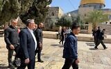 Le ministre de la Sécurité intérieure Itamar Ben Gvir (2e à gauche) sur le mont du Temple à Jérusalem, le 2 avril 2025 (Otzma Yehudit)