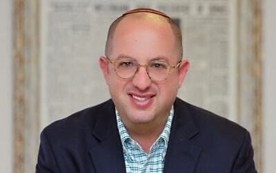 Le rédacteur en chef du Jerusalem Post, Zvika Klein. (Crédit : X / utilisée conformément à l'article 27a de la loi sur le droit d'auteur)