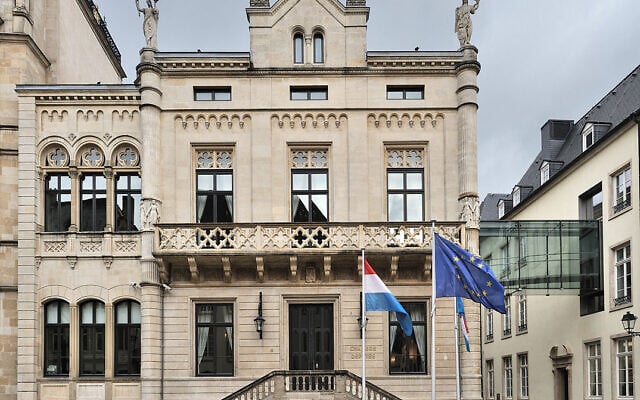 L'immeuble de la Chambre des députés, le parlement luxembourgeois, à Luxembourg-ville, le 10 novembre 2009. (Crédit : Cayambe / CC BY-SA 3.0) L'immeuble de la Chambre des députés, le parlement luxembourgeois, à Luxembourg-ville, le 10 novembre 2009. (Crédit : Cayambe / CC BY-SA 3.0)