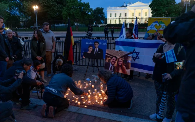 Rassemblement devant la Maison Blanche, à Washington, le 22 mai 2025. (Crédit : Luke Tress / Times of Israel)
