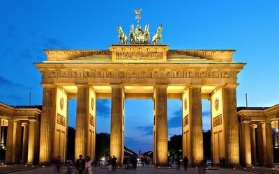 La Porte de Brandebourg à Berlin, en Allemagne, le 3 mai 2008. (Crédit : Thomas Wolf / CC BY-SA 3.0)