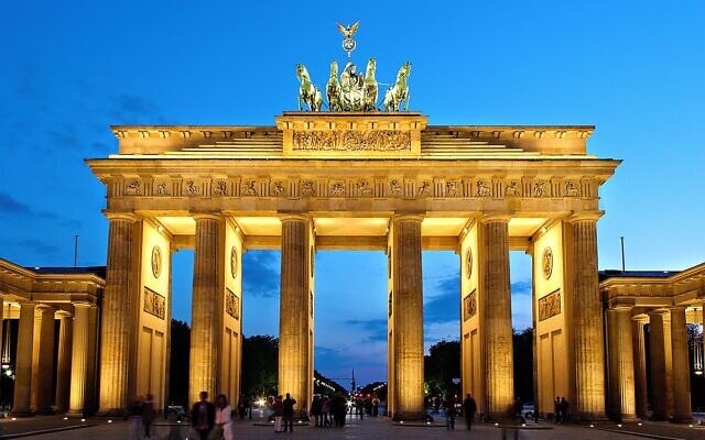 La Porte de Brandebourg à Berlin, en Allemagne, le 3 mai 2008. (Crédit : Thomas Wolf / CC BY-SA 3.0)