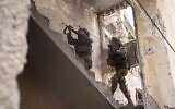 Des soldats de l'armée israélienne opérant dans le quartier de Shejaiya, dans la ville de Gaza, sur des images publiées le 3 mai 2025. (Crédit : Armée israélienne)