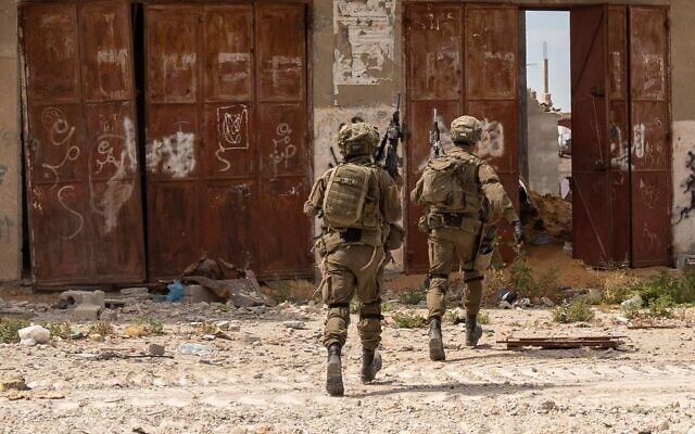 Des soldats de la Brigade Golani opérant à Rafah, dans le sud de Gaza, sur une photo diffusée le 10 mai 2025. (Crédit : Armée israélienne)