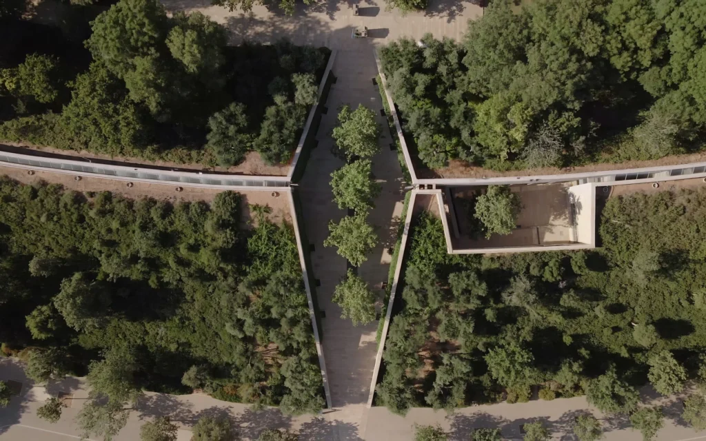 Le plan architectural de Ramat Hanadiv tiré du film « Ada, ma mère l'architecte », sorti en mai 2025 (Crédit : Daniel Kedem)