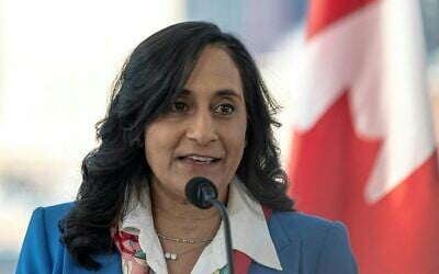 La nouvelle ministre canadienne des Transports, Anita Anand, (Crédit : ANDREJ IVANOV / AFP)