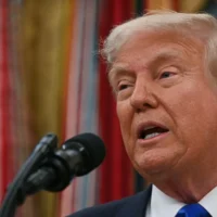 Le président américain Donald Trump s'exprime lors d'un événement dans le bureau ovale, à la Maison Blanche à Washington, DC, le 5 mai 2025. (Crédit : Jim WATSON / AFP)