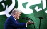 Le président américain Donald Trump s'exprime lors du forum d'investissement américano-saoudien au Centre de conférence international du roi Abdul Aziz à Riyad, le 13 mai 2025. (Crédit : Brendan SMIALOWSKI / AFP)