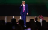 Le président américain Donald Trump au forum d'investissement américano-saoudien au Centre de conférence international du roi Abdul Aziz à Riyad, le 13 mai 2025. (Crédit : Fayez NURELDINE / AFP)