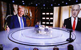 Le président français Emmanuel Macron (au centre), avec le président américain Donald Trump (à gauche) et le Premier ministre israélien Benjamin Netanyahu en arrière-plan, sur les écrans de la salle de contrôle principale de la chaîne française TF1 lors de son apparition dans une émission spéciale, à Saint-Denis, au nord de Paris, le 13 mai 2025. (Crédit : Ludovic Marin/AFP)