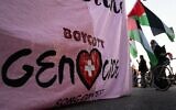 Des manifestants tiennent une banderole pendant une manifestation silencieuse de soutien au peuple palestinien le jour de la commémoration de la "Nakba", le déplacement du peuple palestinien lors de la création d'Israël, à Bâle, le 14 mai 2025. (Crédit 
: SEBASTIEN BOZON / AFP)