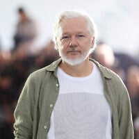 Julian Assange au festival de Cannes, le 20 mai 2025. (Crédit : Sameer AL-DOUMY / AFP)