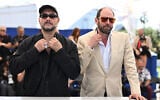 Le cinéaste russe Kirill Serebrennikov et le scénariste français Olivier Guez posent lors d'un photocall pour le film "La disparition de Josef Mengele" lors de la 78e édition du Festival de Cannes à Cannes, dans le sud de la France, le 21 mai 2025. (Crédit : Miguel MEDINA / AFP)