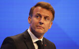 Le président français Emmanuel Macron après son discours d'ouverture du sommet du dialogue Shangri-La à Singapour, le 30 mai 2025. (Crédit : Ludovic Marin/AFP)
