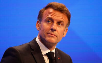 Le président français Emmanuel Macron après son discours d'ouverture du sommet du dialogue Shangri-La à Singapour, le 30 mai 2025. (Crédit : Ludovic Marin/AFP)
