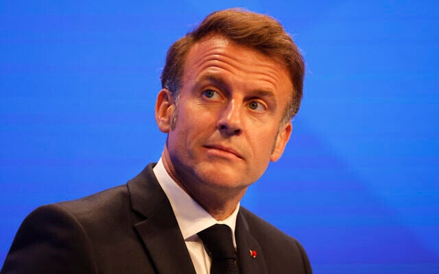 Le président français Emmanuel Macron après son discours d'ouverture du sommet du dialogue Shangri-La à Singapour, le 30 mai 2025. (Crédit : Ludovic Marin/AFP)
