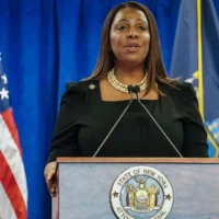 La procureure générale de New York, Letitia James, s'exprime lors d'un point presse, le 16 février 2024, à New York. (Crédit : AP Photo/Bebeto Matthews)
