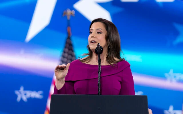 Elise Stefanik prend la parole lors de la Conservative Political Action Conference (CPAC), le 22 février 2025, à Oxon Hill, dans le Maryland. (Crédit : AP Photo/Jose Luis Magana)