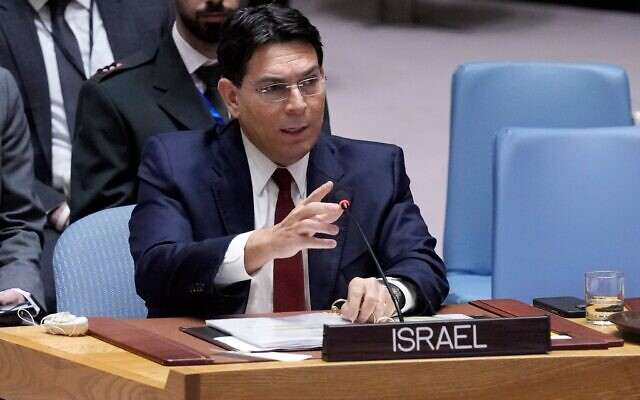 L'ambassadeur d'Israël à l'ONU, Danny Danon, s'adressant au Conseil de sécurité des Nations unies, le 21 mars 2025. (Crédit : Richard Drew/AP)
