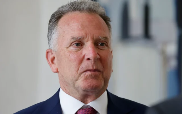 L'envoyé spécial américain Steve Witkoff, écoutant le président français Emmanuel Macron avant une réunion au palais de l'Elysée à Paris, le 17 avril 2025. (Crédit : Ludovic Marin, Pool Photo via AP) L'envoyé spécial américain Steve Witkoff, écoutant le président français Emmanuel Macron avant une réunion au palais de l'Elysée à Paris, le 17 avril 2025. (Crédit : Ludovic Marin, Pool Photo via AP)