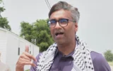 Badar Khan Suri, un étudiant indien de l'université de Georgetown, s'exprime après avoir été libéré d'un centre de détention pour immigrés, le 14 mai 2025, à Alvarado, au Texas. (Crédit : AP Photo/Kendria LaFleur)