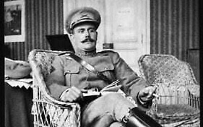 Une photo datant des années 1920 du capitaine Arthur Carlos de Barros Basto avant d'être déchu de son grade militaire. (Crédit : Autorisation)