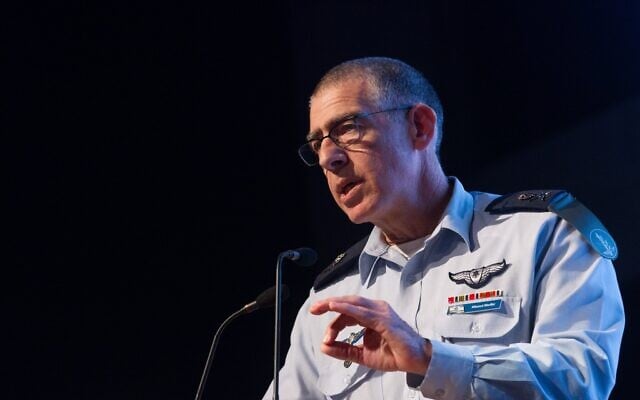 Le brigadier général Nimrod Sheffer, chef du Directorat de la Planification de l'armée israélienne, s'exprimant lors de la conférence diplomatique du Jerusalem Post, à l'hôtel David Citadel, à Jérusalem, le 11 décembre 2014. (Crédit : Miriam Alster/Flash90)