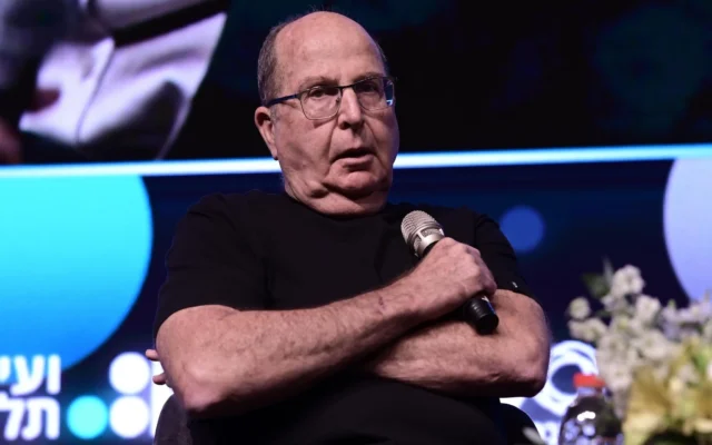 L'ancien ministre de la Défense Moshe Yaalon s'exprime lors d'une conférence à l'université de Tel Aviv, le 7 mai 2025. (Crédit : Tomer Neuberg/Flash90) L'ancien ministre de la Défense Moshe Yaalon s'exprime lors d'une conférence à l'université de Tel Aviv, le 7 mai 2025. (Crédit : Tomer Neuberg/Flash90)