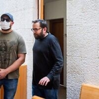 Jonatan Urich, arrêté dans le cadre de l'enquête dite du Qatargate, arrive pour une audience à la Cour suprême, à Jérusalem, le 9 mai 2025. (Chaim Goldberg/ Flash90)