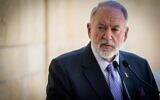 L’ambassadeur des États-Unis en Israël, Mike Huckabee, donnant une conférence de presse à l’ambassade des États-Unis, à Jérusalem, le 9 mai 2025. (Oren Ben Hakoon/Flash90)