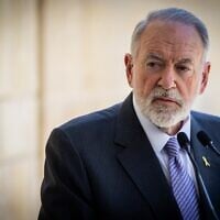 L’ambassadeur des États-Unis en Israël, Mike Huckabee, donnant une conférence de presse à l’ambassade des États-Unis, à Jérusalem, le 9 mai 2025. (Oren Ben Hakoon/Flash90)