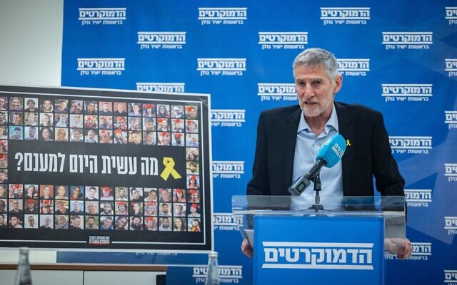 Le chef du parti Les Démocrates, Yaïr Golan, dirigeant une réunion de sa faction, à la Knesset, à Jérusalem, le 12 mai 2025. (Crédit : Yonatan Sindel/Flash90)