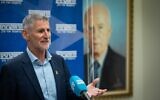 Le chef du parti Les Démocrates, Yaïr Golan, dirigeant une réunion de sa faction à la Knesset, à Jérusalem, le 19 mai 2025. (Crédit : Oren Ben Hakoon/Flash90)