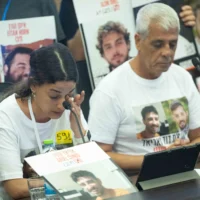 L'ancien otage Arbel Yehud assiste à une réunion de la Commission de la Constitution, du Droit et de la Justice à la Knesset le 19 mai 2025. (Crédit : Yonatan Sindel/Flash90)