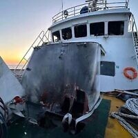 Les dommages subis par le navire Conscience visibles après ce que les exploitants du navire, la « Freedom Flotilla Coalition », ont qualifié de frappe israélienne par un drone dans les eaux internationales près de Malte, le 2 mai 2025. (Crédit : Capture d'écran/Instagram ; Flotilla Freedom Coalition)
