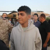 Un enfant palestinien de Gaza évacué vers la Jordanie par les forces armées jordaniennes le 14 mai 2025. (Crédit : Forces armées jordaniennes)