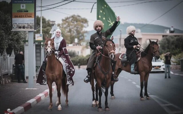 Les Circassiens commémorent le Jour de deuil circassien à Kfar Kama, le 21 mai 2024. (Avec l'aimable autorisation d'Adam Choshha)