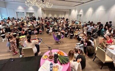 Un événement en hébreu organisé pour Rosh HaShana au centre Schwartz/Reisman à Toronto, en octobre 2024. (Autorisation)