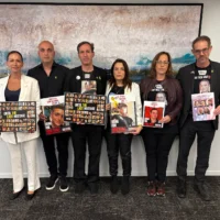 De gauche à droite : Yael Alexander, Adi Alexander, Ruby Chen, Hagit Chen, Orna Neutra et Ronen Neutra lors d'une conférence de presse pour les familles des otages israélo-américains à Washington le 30 avril 2025. (Autorisation)