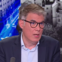 Le premier secrétaire du Parti socialiste, Olivier Faure, donne une interview sur BFMTV, le 4 mar 2025. (Capture d'écran Youtube / BFMTV)