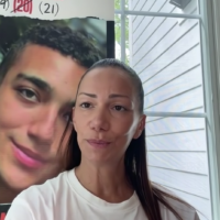 Yael Alexander, mère de l'otage Edan Alexander, parle lors d'une interview sur Zoom le 8 mai 2025. (Crédit : Capture d'écran)