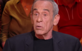 L'animateur Thierry Ardisson, sur le plateau de « Quelle époque », sur France 2, le 10 mai 2025. (Capture d'écran Youtube / Quelle époque / utilisée conformément à l'article 27a de la loi sur le droit d'auteur)