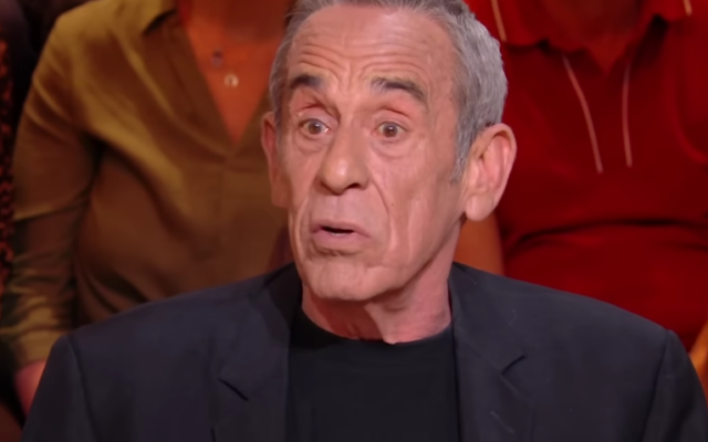 L'animateur Thierry Ardisson, sur le plateau de « Quelle époque », sur France 2, le 10 mai 2025. (Capture d'écran Youtube / Quelle époque / utilisée conformément à l'article 27a de la loi sur le droit d'auteur)