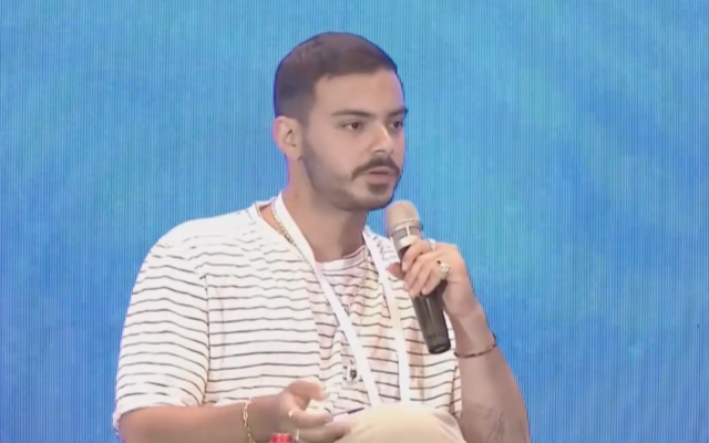 L'ex-otage Omer Wenkert s'adresse à la conférence de l'Association du barreau israélien le 25 mai 2025. (Capture d'écran via Walla) L'ex-otage Omer Wenkert s'adresse à la conférence de l'Association du barreau israélien le 25 mai 2025. (Capture d'écran via Walla)